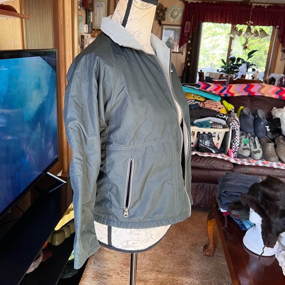 Kids Patagonia fleece lined bomber jacket green size Medium. - Picture 14 of 16